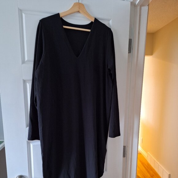 Black long sleeved Geneva - Picture 1 of 2